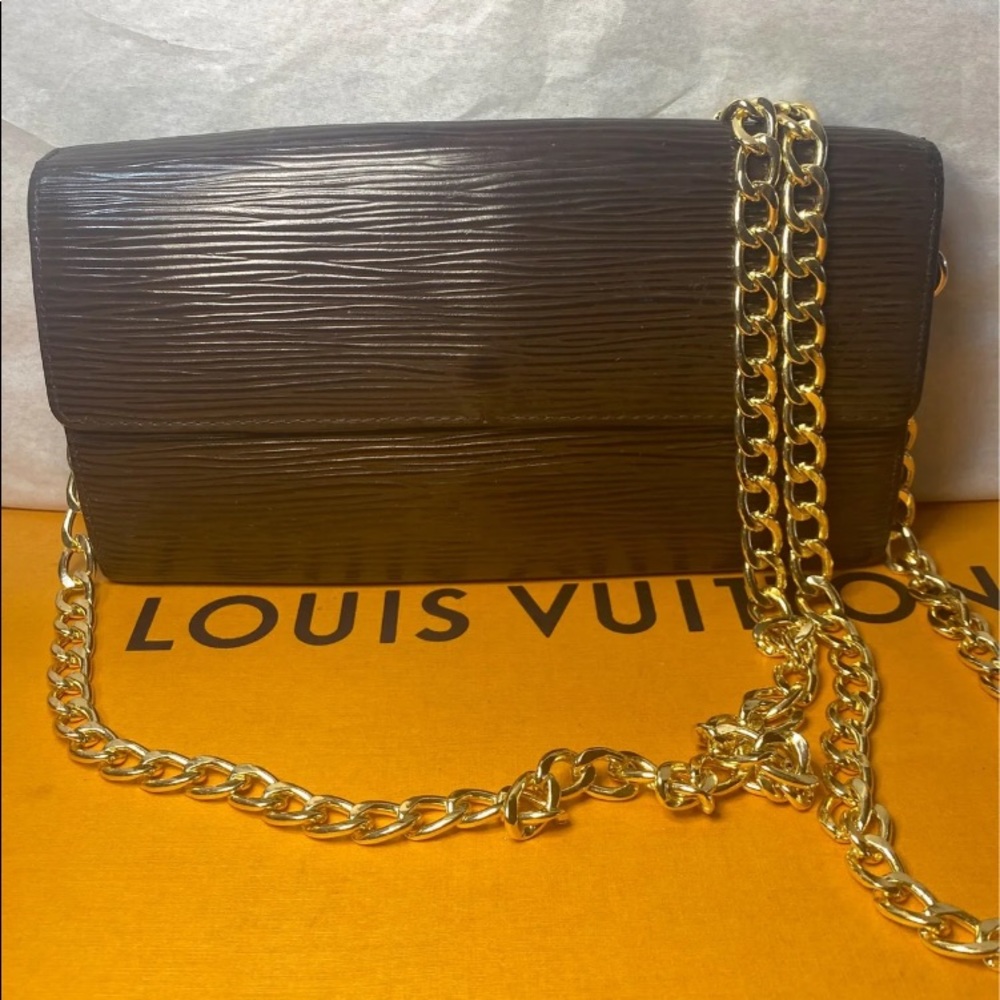 Authentic Louis Vuitton Epi Sarah Wallet - Picture 1 of 12